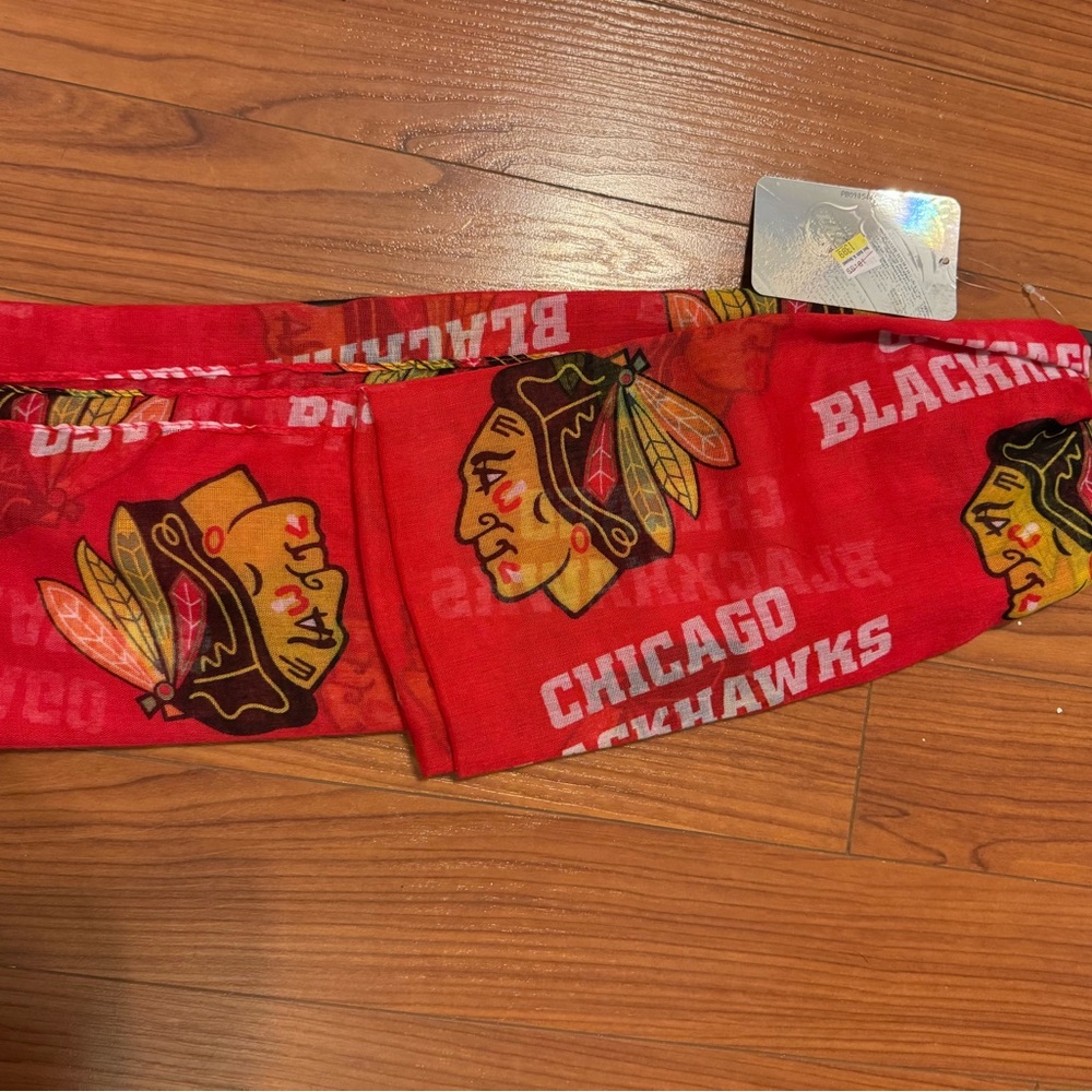 Forever Collectibles Red Chicago Blackhawks Scarf